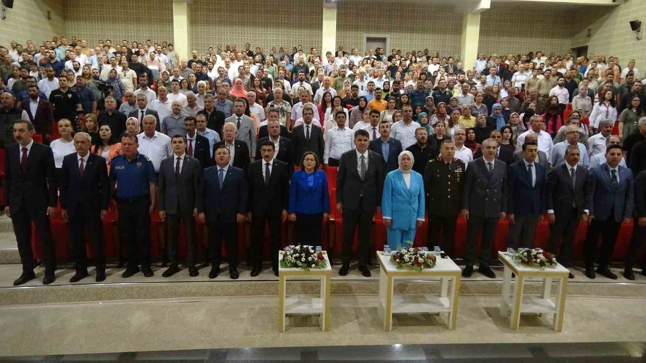 KİLİS 7 ARALIK ÜNİVERSİTESİ KONFERANS SALONU'NDA DÜZENLENEN PROGRAMA KİLİS VALİSİ ÖMER KALAYLI...