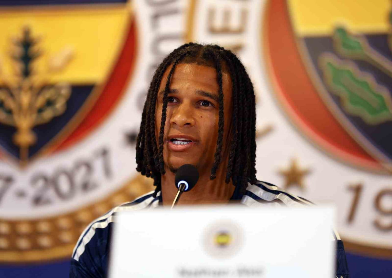 HOLLANDALI FUTBOLCU NATHAN AKE, BASIN MENSUPLARININ SORULARINI YANITLADI