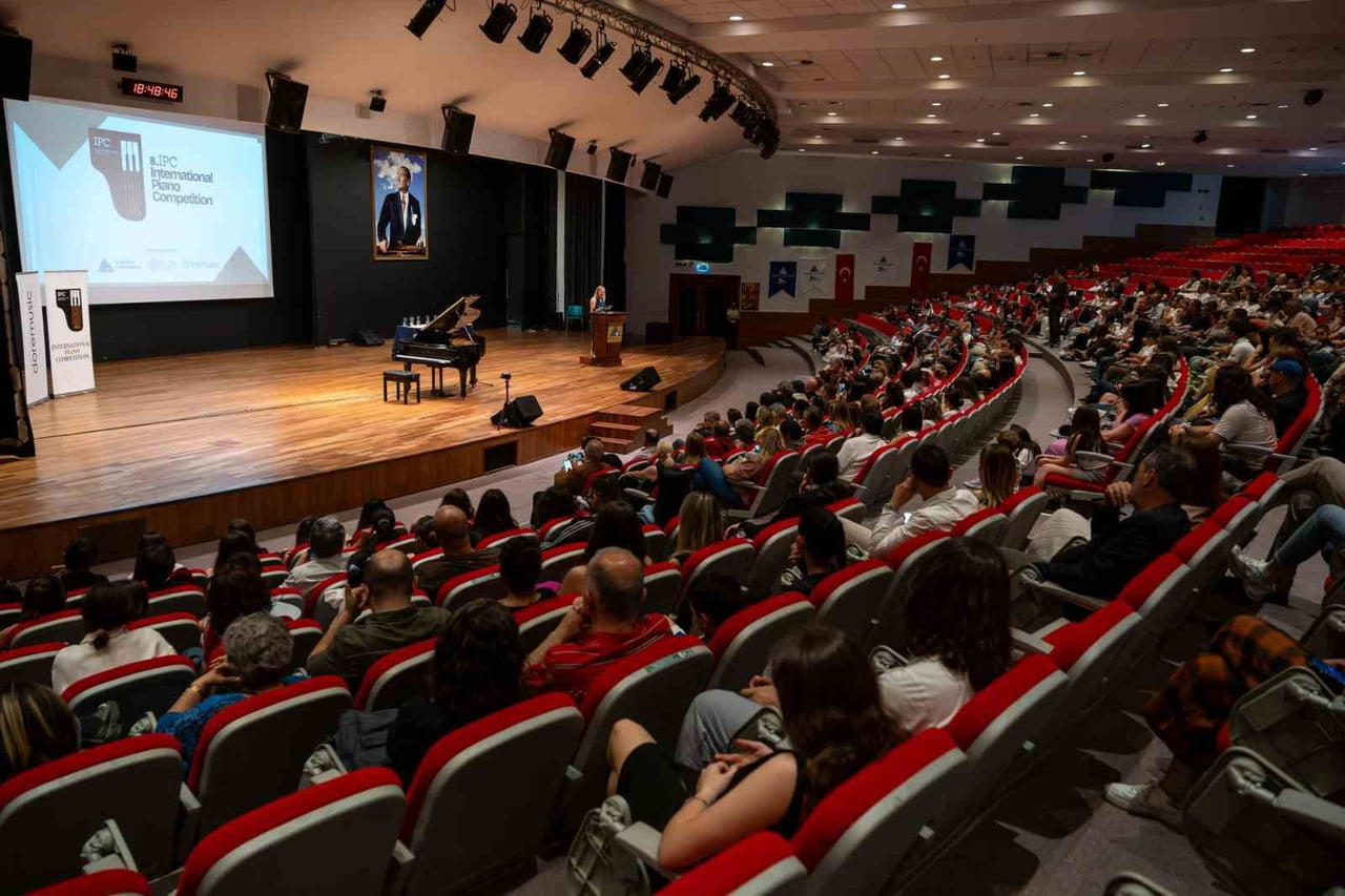 ŞAHİNKAYA EĞİTİM KURUMLARI ÖĞRENCİSİ DEFNE SÖZEN, İTALYA'DA DÜZENLENEN MUSİCARTECOMPETİTİON 2026...