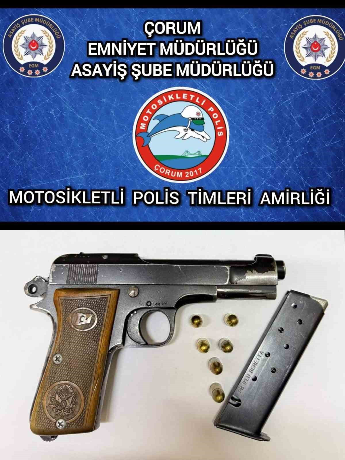 ÇORUM'DA ASAYİŞ UYGULAMALARINDA 6 ARANAN ŞAHIS YAKALANIRKEN, SİLAH VE UYUŞTURUCU MADDE ELE...