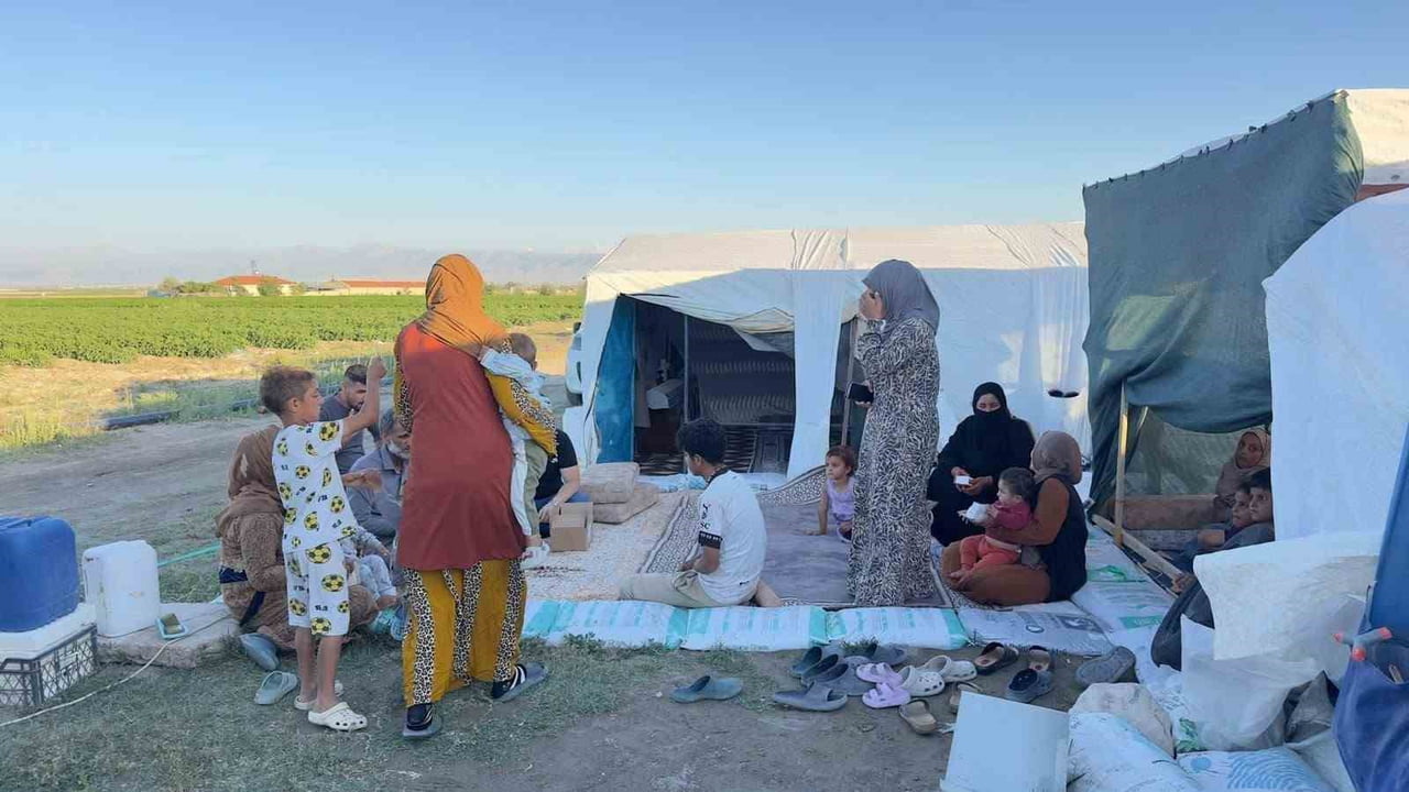 KONYA’NIN KARAPINAR İLÇESİNDE, İLÇE SAĞLIK MÜDÜRLÜĞÜ EKİPLERİ MEVSİMLİK TARIM İŞÇİLERİNİ ZİYARET...